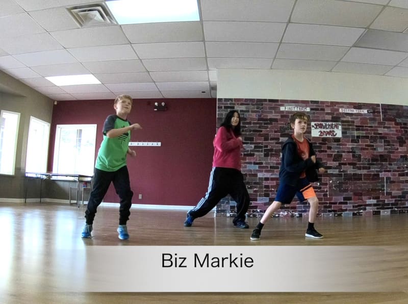 動画あり Biz Markie ビズマーキー のやり方 ヒップホップステップ 旅するダンサー自由記
